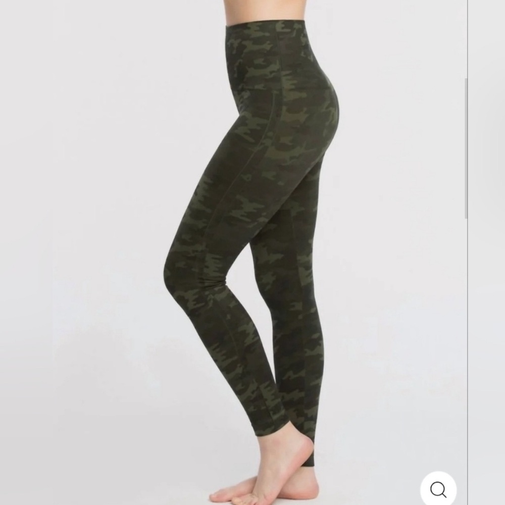 Spanx Look At Me Now Green Camo Leggings size Medium